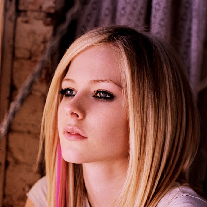 Avril_Lavigne_Avatars_by_Lofdofgutam[1].jpg